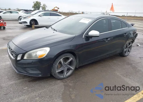 2013 Volvo S60 T6/T6 Platinum/T6 Premier Plus/T6 R-Design/T6 R-Design Platinum z USA, uszkodzony, nr VIN YV1902FHXD1216271
